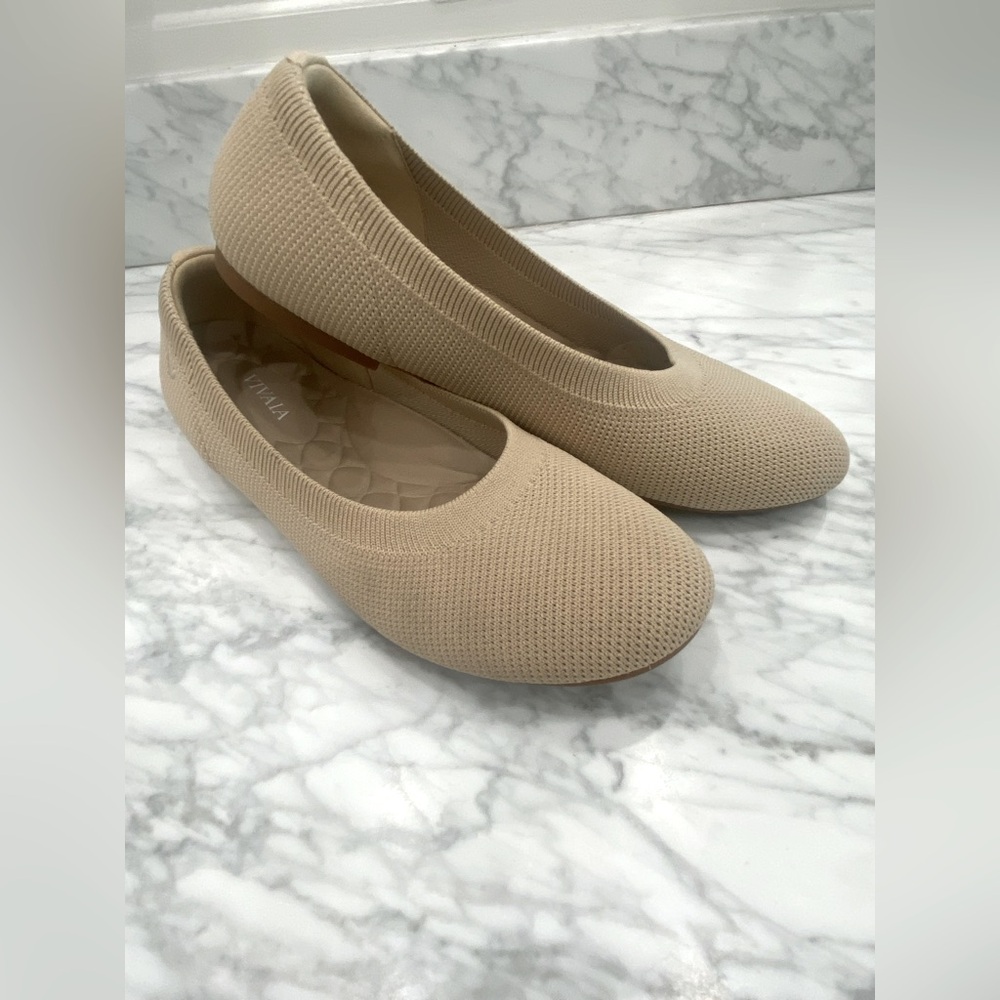 Vivaia Round Toe All-Day Comfort Claire Women's Flats